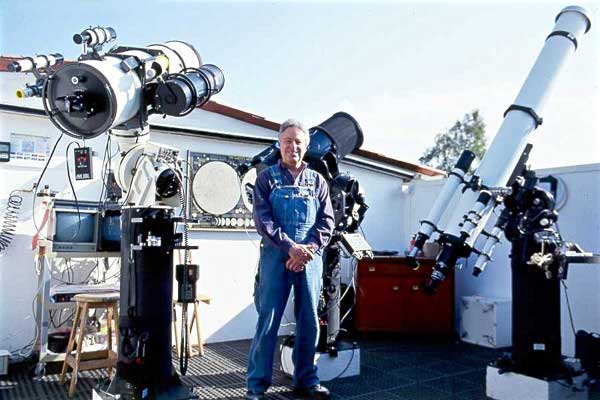 Обсерватория Э. Роэла: ТЕС, Meade и Astro-Physics. Виден пульт управления DRO и фокусерNGFS. Фотография с сайта автора. Обсерватория Э. Роэла: ТЕС, Meade и Astro-Physics. Виден пульт управления DRO и фокусерNGFS. Фотография с сайта автора.