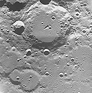 Фотографии посадочных площадок еще не обнародованы. Это один из первых снимков Луны, сделанных SMART-1 (фото с сайта space.com).