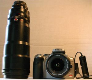 Зеркальная камера Canon 300D (автопортрет), пульт для осуществления произвольных выдержек и объектив "Таир-3". Зеркальная камера Canon 300D (автопортрет), пульт для осуществления произвольных выдержек и объектив "Таир-3".