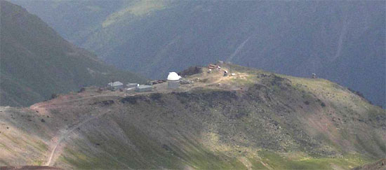 Вид обсерватории с перевала Кара-Баши